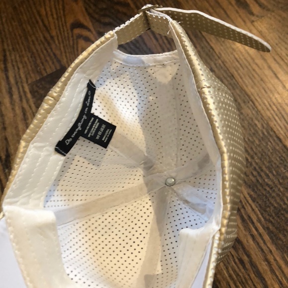 Gold hat - Picture 3 of 5